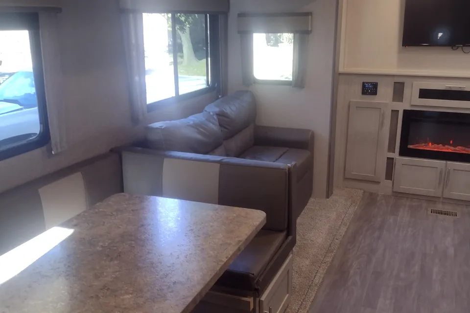 Aurora RV with Bunk Room: Fully Equipped: No Prep Fee: Delivery Available($85)