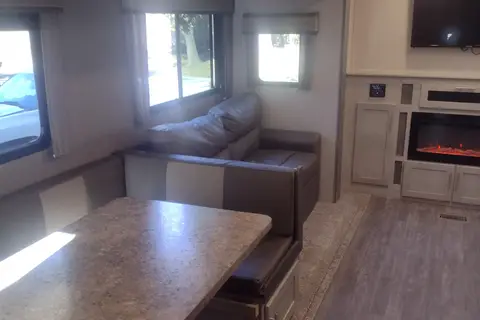 Aurora RV with Bunk Room: Fully Equipped: No Prep Fee: Delivery Available($85)