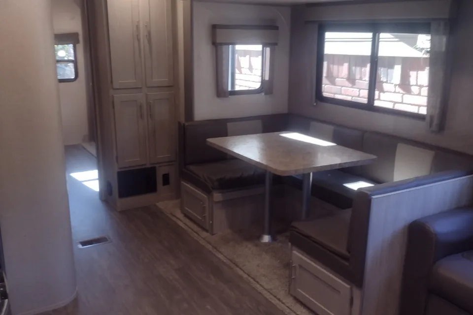 Aurora RV with Bunk Room: Fully Equipped: No Prep Fee: Delivery Available($85)