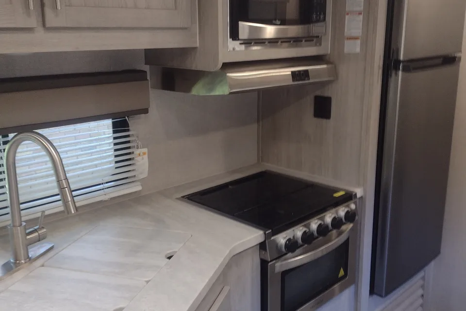 Aurora RV with Bunk Room: Fully Equipped: No Prep Fee: Delivery Available($85)