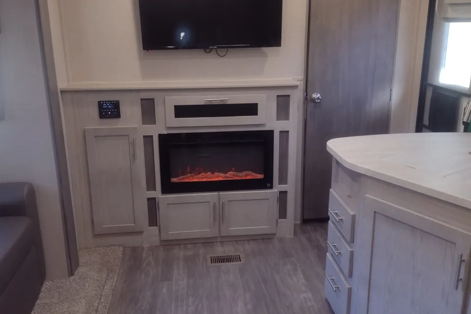 Aurora RV with Bunk Room: Fully Equipped: No Prep Fee: Delivery Available($85)