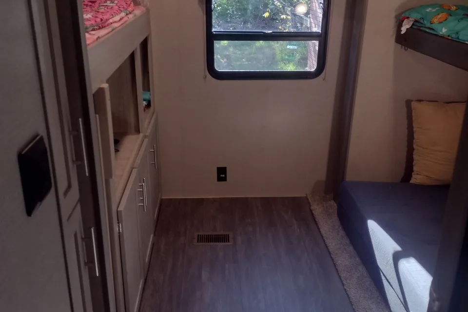 Aurora RV with Bunk Room: Fully Equipped: No Prep Fee: Delivery Available($85)