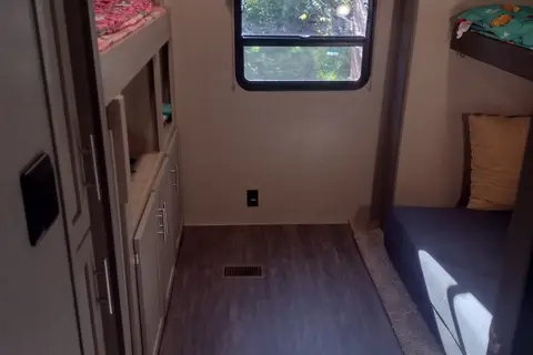 Aurora RV with Bunk Room: Fully Equipped: No Prep Fee: Delivery Available($85)