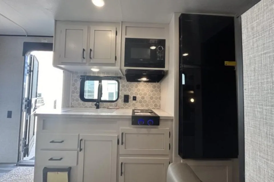 *Light trailer* Highland Ridge 2024