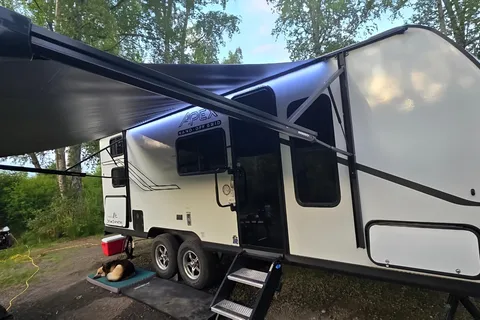 Jeny & Will's Coachmen Apex Travel Trailer