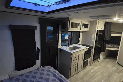 Jeny & Will's Coachmen Apex Travel Trailer