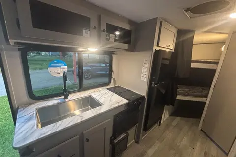 Jeny & Will's Coachmen Apex Travel Trailer