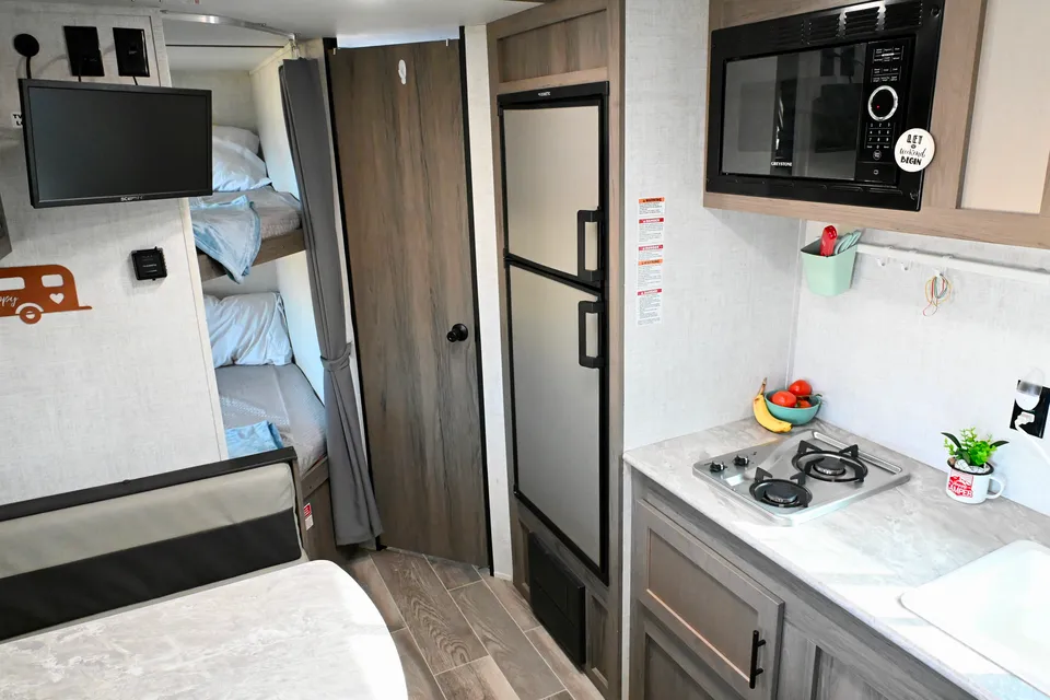 Modern Camper with Plentiful Amenities