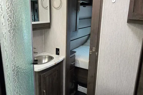 Diyar's Coachmen pursuit-31b Class A