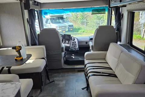 Diyar's Coachmen pursuit-31b Class A