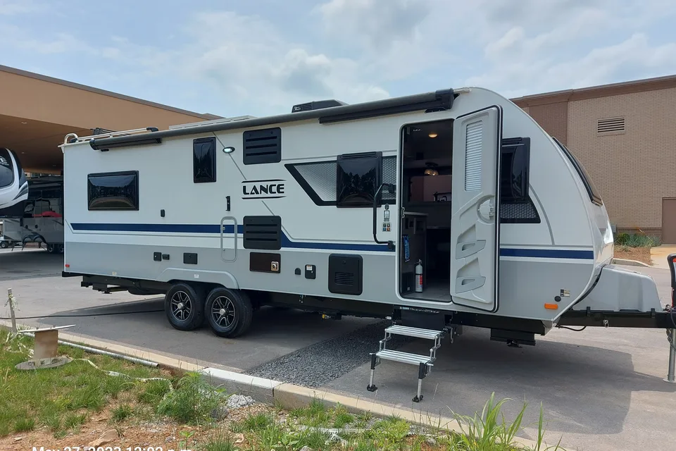 ron's Lance 2465 Travel Trailer