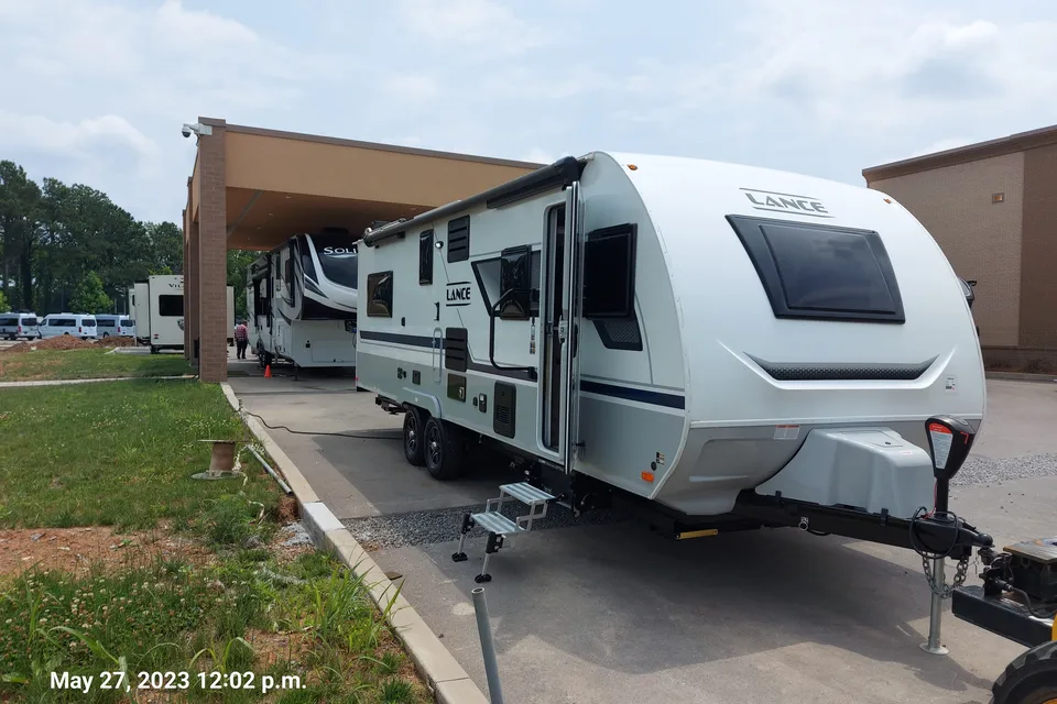 ron's Lance 2465 Travel Trailer