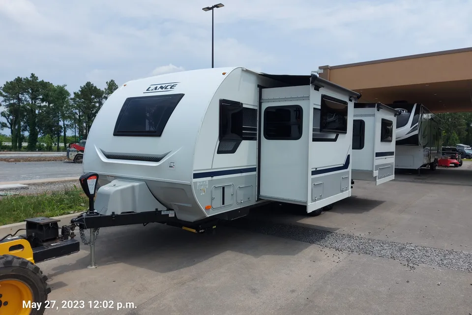 ron's Lance 2465 Travel Trailer