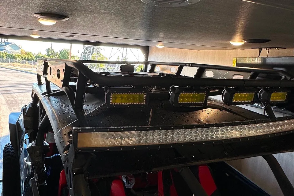 Leon’s 2023 OFF GRID LE GRANDE caravan