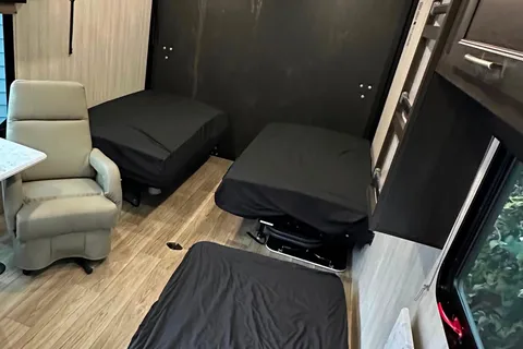 Leon’s 2023 OFF GRID LE GRANDE caravan