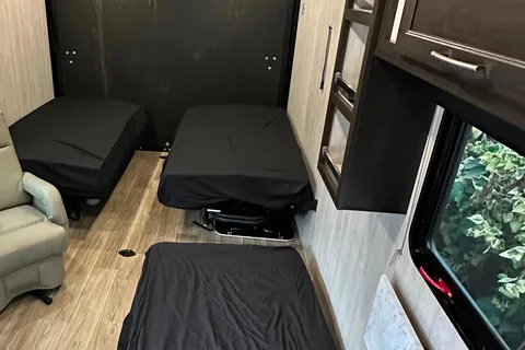 Leon’s 2023 OFF GRID LE GRANDE caravan