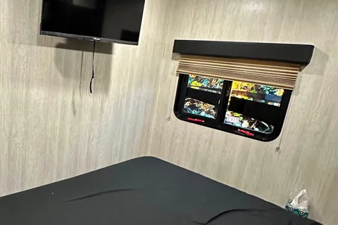 Leon’s 2023 OFF GRID LE GRANDE caravan