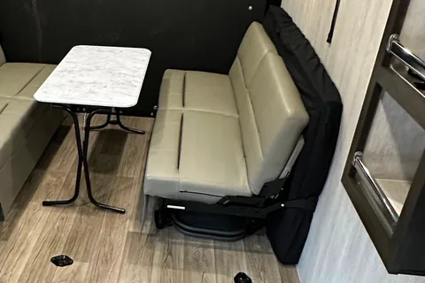 Leon’s 2023 OFF GRID LE GRANDE caravan