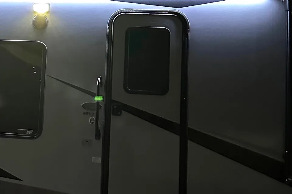 Leon’s 2023 OFF GRID LE GRANDE caravan