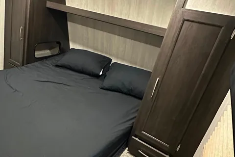 Leon’s 2023 OFF GRID LE GRANDE caravan