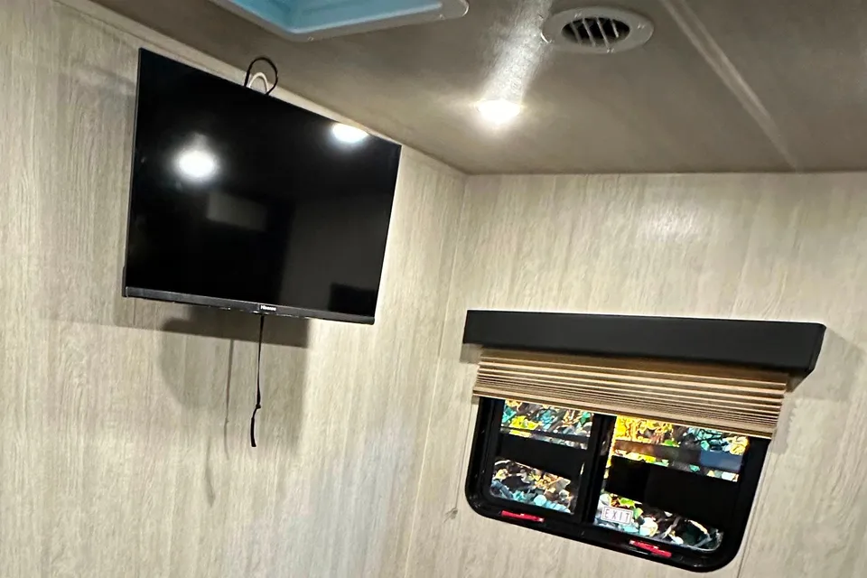 Leon’s 2023 OFF GRID LE GRANDE caravan