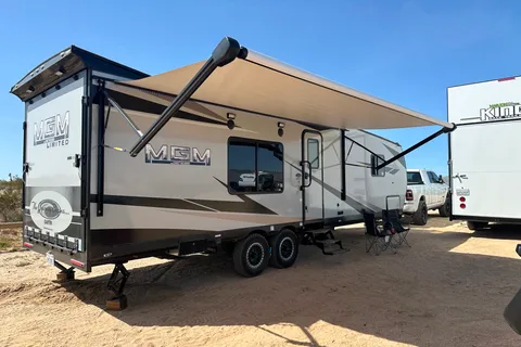 Leon’s 2023 OFF GRID LE GRANDE caravan