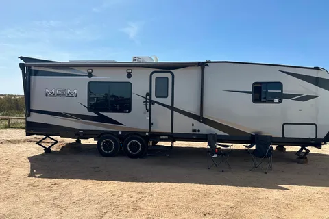 Leon’s 2023 OFF GRID LE GRANDE caravan