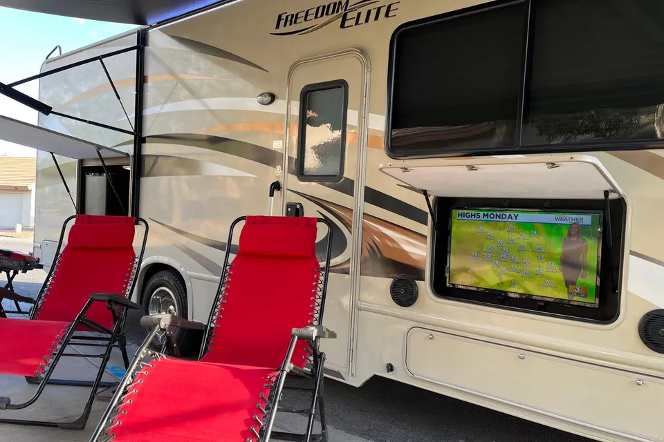 Solar, spacious and fully loaded!!