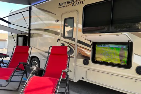 Solar, spacious and fully loaded!!