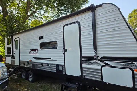 Fall Getaway Bunkhouse - 33ft- Sleeps 8