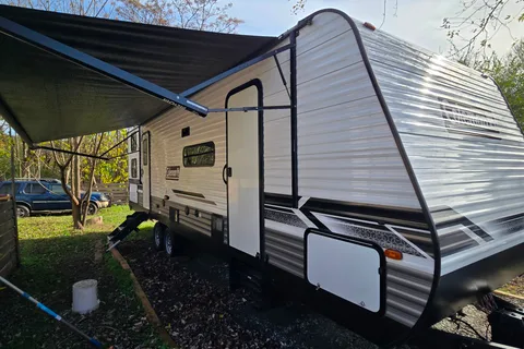 Fall Getaway Bunkhouse - 33ft- Sleeps 8