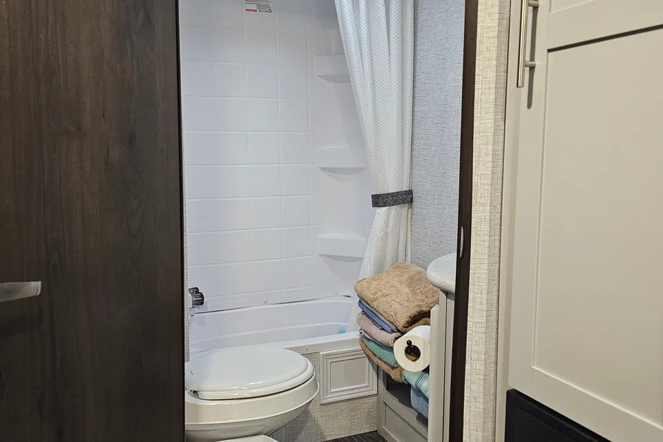 Crystal's Keystone 2430BH Travel Trailer