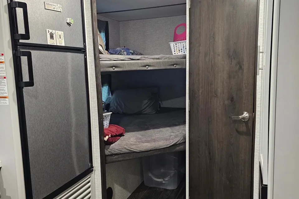 Crystal's Keystone 2430BH Travel Trailer