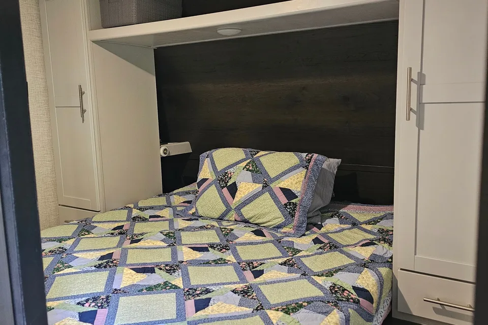 Crystal's Keystone 2430BH Travel Trailer