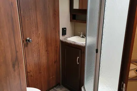 Hideaway RV rentals fur baby friendly Keystone outback 323bh