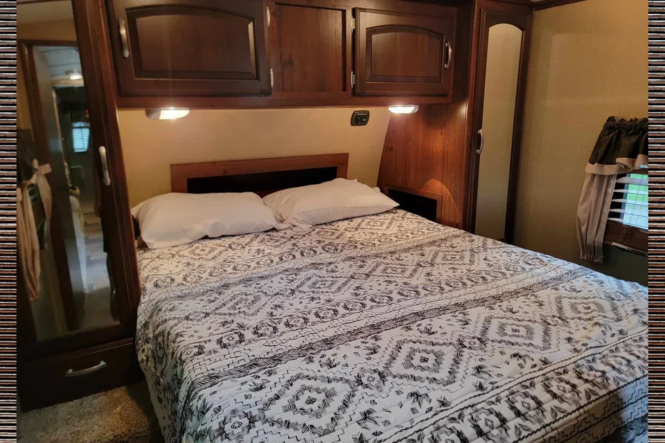 Hideaway RV rentals fur baby friendly Keystone outback 323bh