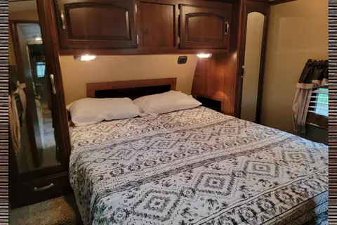 Hideaway RV rentals fur baby friendly Keystone outback 323bh