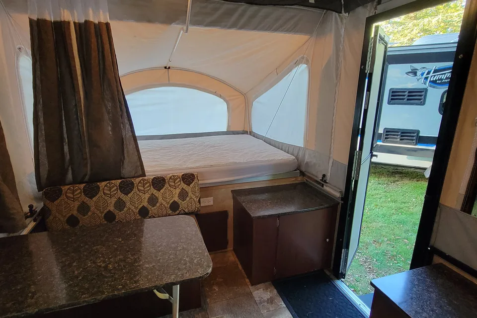 Johnny Z's Coachmen Clipper Sport Tent Trailer