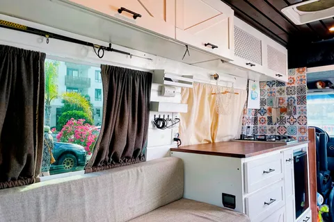 Murph the Smurf: PET FRIENDLY - Mercedes Sprinter Conversion