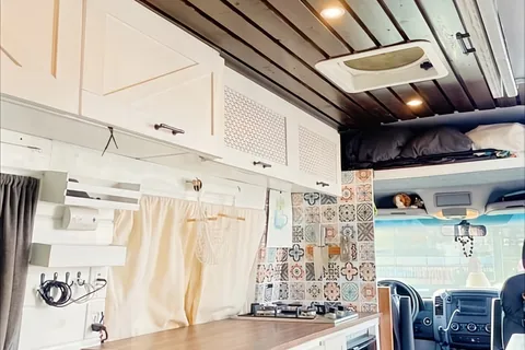 Murph the Smurf: PET FRIENDLY - Mercedes Sprinter Conversion