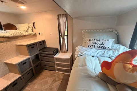☀️**Summer Special**CLEAN & Spacious Family Bunk House