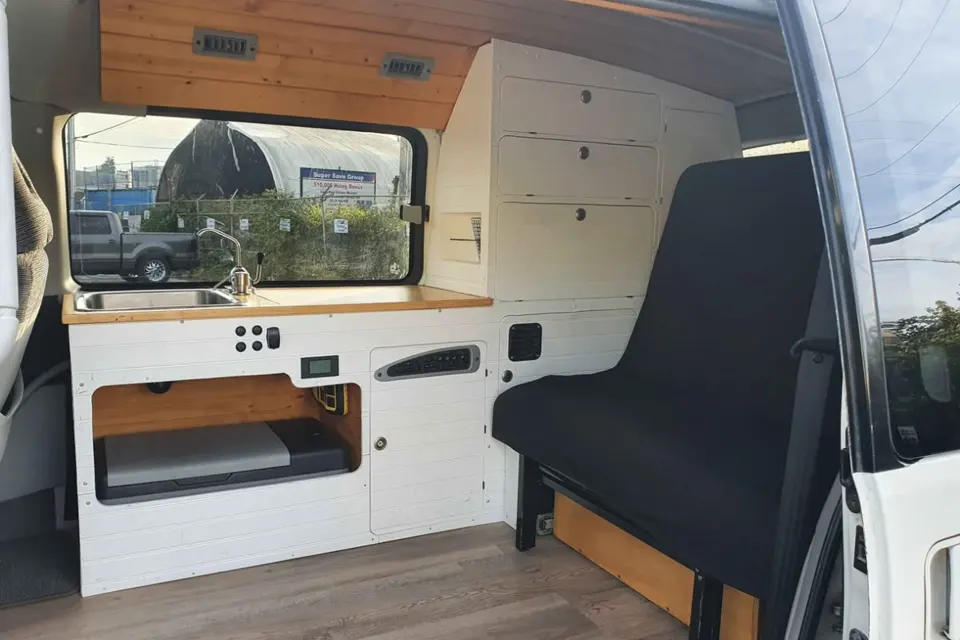 Erik's Mitsubishi Delica Chamonix Campervan