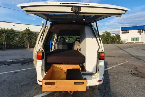 Erik's Mitsubishi Delica Chamonix Campervan