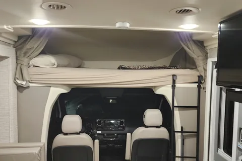 gerardo's Winnebago 24j Class C