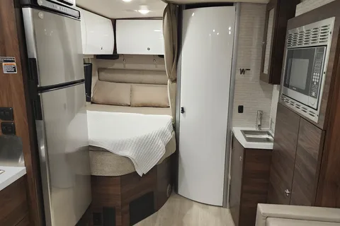 gerardo's Winnebago 24j Class C