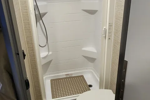gerardo's Winnebago 24j Class C