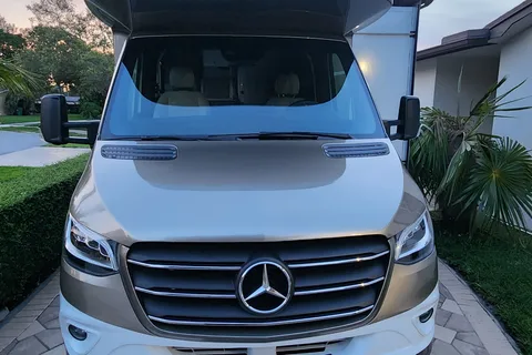 gerardo's Winnebago 24j Class C