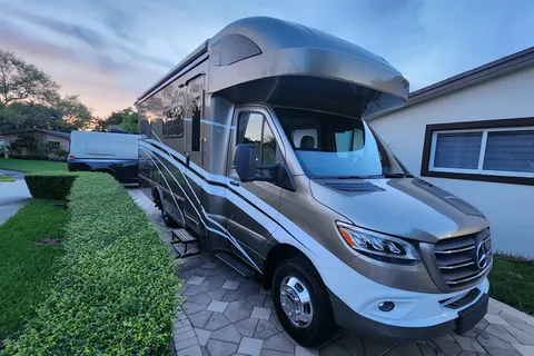 gerardo's Winnebago 24j Class C