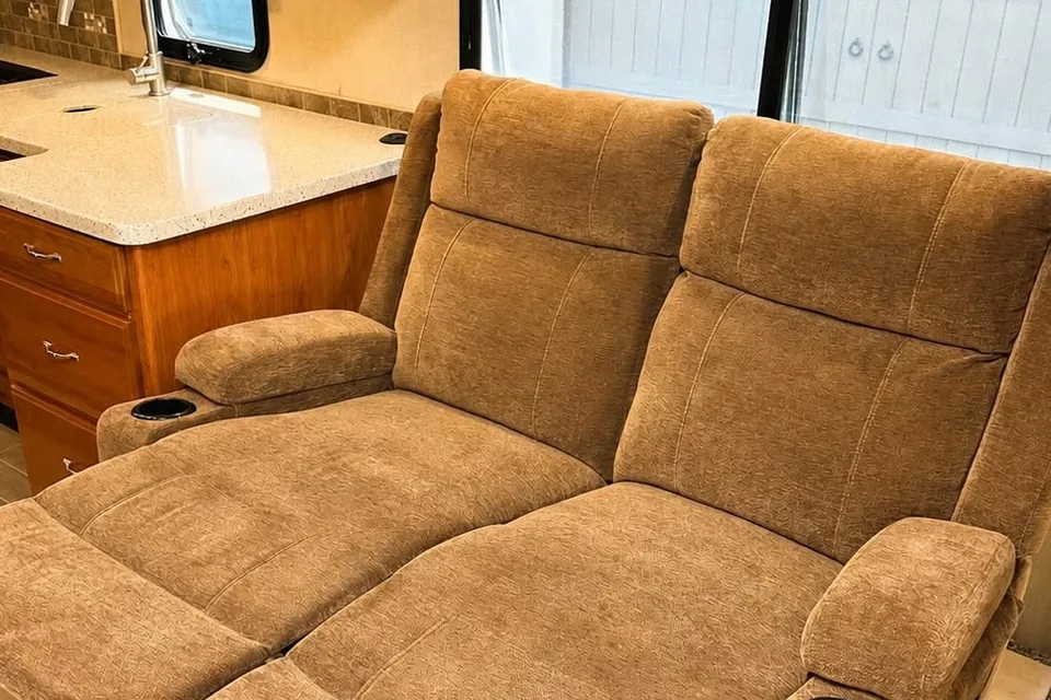 2018 Fleetwood Jamboree 30F with DL class C
