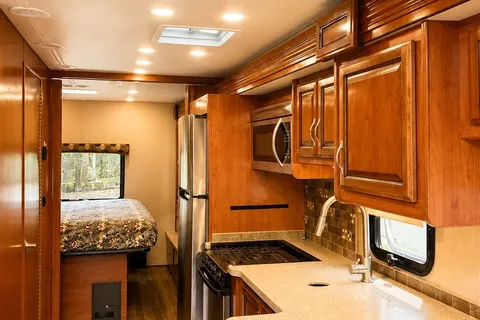 2018 Fleetwood Jamboree 30F with DL class C